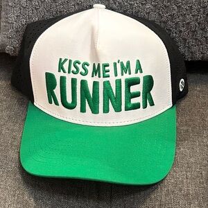Fleet Feet “Kiss Me I’m a Runner” Trucker Hat – Never Worn
